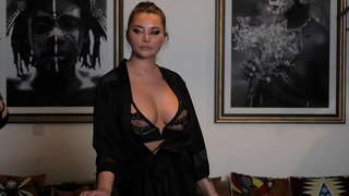 I te tahi ahau i roto i te toona... (Putanga poto)