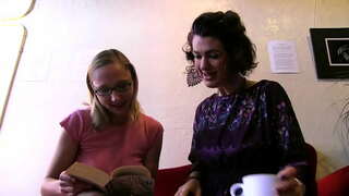 Lesbo लड़कियों कमबख्त बालों वाली झाड़ी