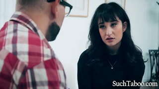 Papa Gechanteerd In Neuken Zijn Tiener Dochter