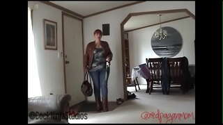 Мачыха Прымушае Свайго Сына Глядзець Трэйлер Яе Мастурбацыі