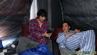 Грудастая пума трахается белән коротышками бу триосы, әлегә кончает