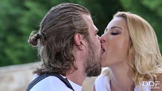 ɇ�发辣妹樱桃吻肛门的性交通管道工的管道