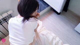 ǘ�小的可爱的黑发一个性感的连身衣和眼镜喜欢有充满激情的性别、吸一个家伙和一个家伙的感觉在她的小猫直到她得到兼在她甜美的屁股