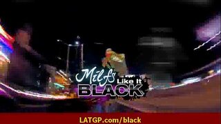 Hot sexy MILF braucieni liels melns monster dick 38