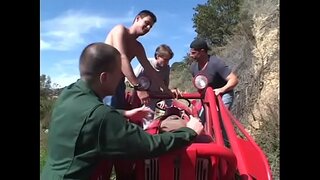 Mpivadika mainty floozie Kelly Starr amin&#039;ny lehibe knockers manana rehefa efatra horny namany nikitika ny rehetra ny fucking lavaka